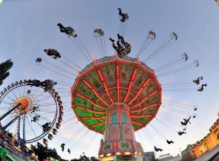 Kettenkarussell im Volksfest